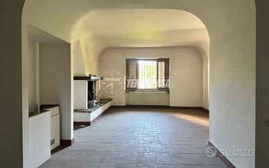 AMPIO TRILOCALE LUMINOSISSIMO - LESMO CENTRO