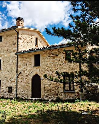 Casale nella roccia in Abruzzo