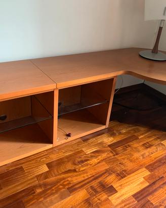 Mobile TV in legno ad angolo con ripiani in vetro