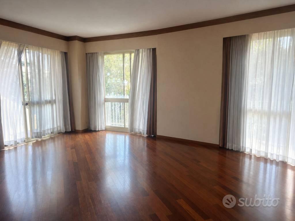 Appartamento di 172 m² con più di 5 locali e box a - Vista 2
