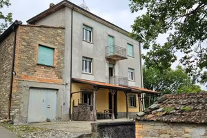Villa di 200 m² con più di 5 locali a Varsi