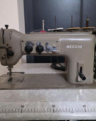Macchina da cucire industriale Necchi completa