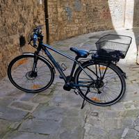 Bicicletta elettrica Cube + attrezzi