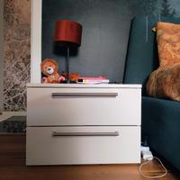 👉 Comodino IKEA bianco moderno – perfetto stato! 