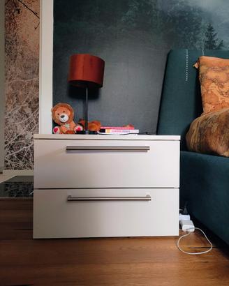 👉 Comodino IKEA bianco moderno – perfetto stato! 