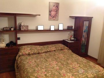 Mobile letto matrimoniale in legno di noce