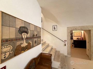 Casa indipendente di 241 m² con più di 5 locali a 