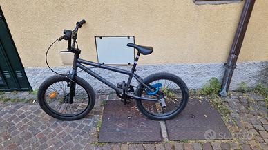 BMX modello B'Twin Wipe 100