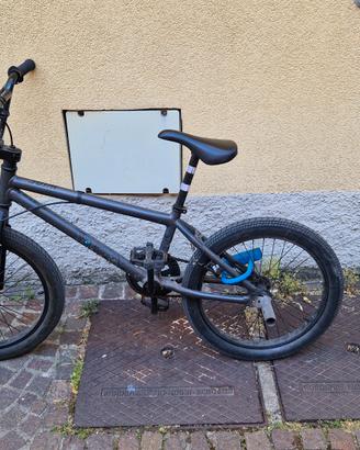 BMX modello B'Twin Wipe 100