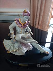 Statuina in porcellana