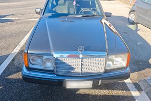 Mercedes-Benz 200E del 90