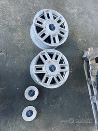 2 cerchi ford da 15 pollici usati