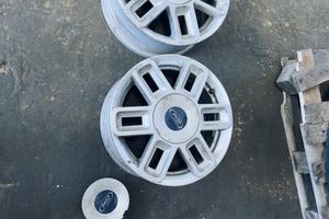 2 cerchi ford da 15 pollici usati