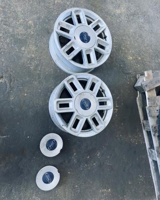 2 cerchi ford da 15 pollici usati