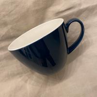 Tazza blu con interno bianco. Te, caffe, tisane