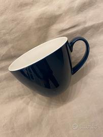Tazza blu con interno bianco. Te, caffe, tisane