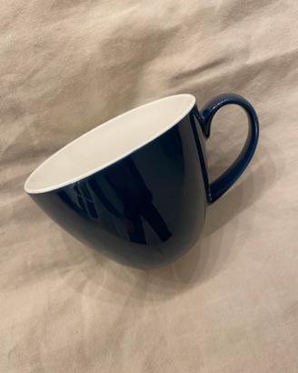 Tazza blu con interno bianco. Te, caffe, tisane
