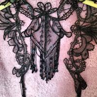 Grande antica applicazione pizzo e perline