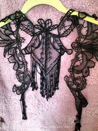 Grande antica applicazione pizzo e perline