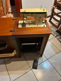 Macchina da cucire singer con mobile