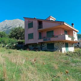 Villa in zona tranquilla e sviluppata