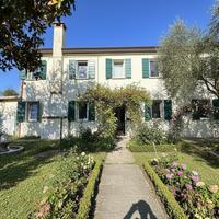 Casa singola con garage ed ampio giardino