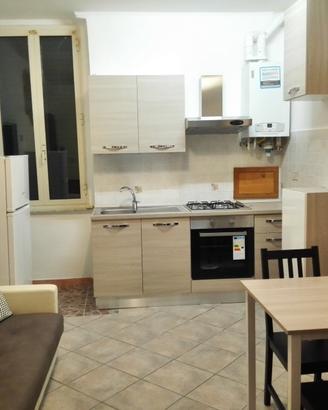 LIVORNO GRAZIOSO con SALA + 2 CAMERE-1 piano