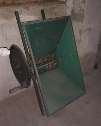 macchina pigiatrice per uva manuale