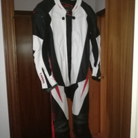 Tuta e stivali moto