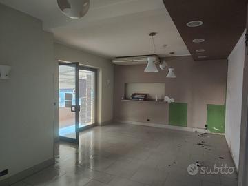 Negozio a Città Sant'Angelo (PE) - Marina