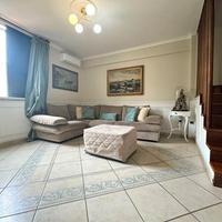 Via guadagno- sol. semi indipendente con terrazzo