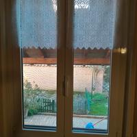 Due tendine a vetro in pizzo no stiro