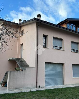 CASA SEMINDIPENDENTE A GUALDO TADINO