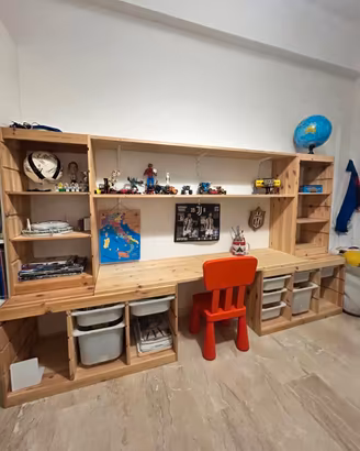Parete attrezzata trofast ikea / scrivania bambini
