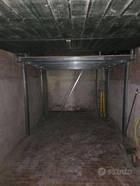 box auto in garage//villa bonelli-via baffi