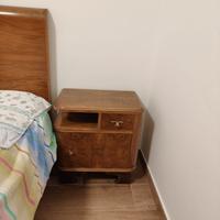 Letti singoli e comodini