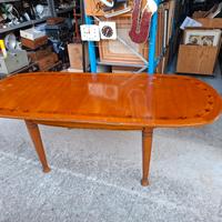 tavolo in legno ovale