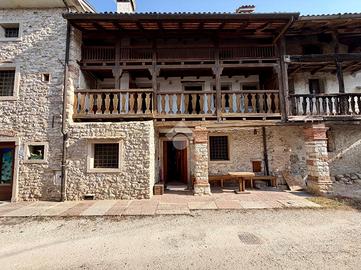 CASA SEMINDIPENDENTE A CISON DI VALMARINO
