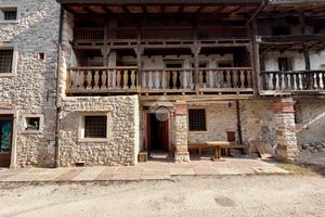 CASA SEMINDIPENDENTE A CISON DI VALMARINO