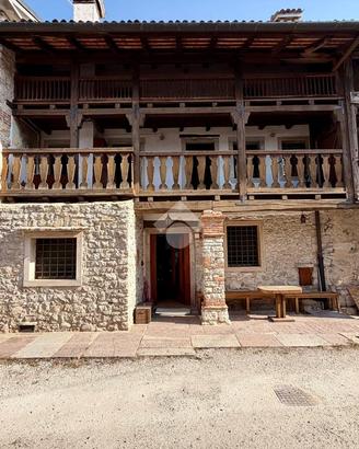 CASA SEMINDIPENDENTE A CISON DI VALMARINO