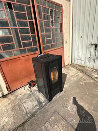 Stufa pellet 10 kW marca RAVELI