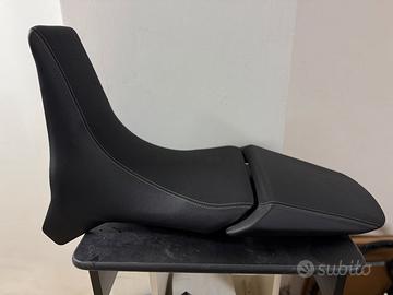 Sella ribassata XCape 649 + sellino posteriore