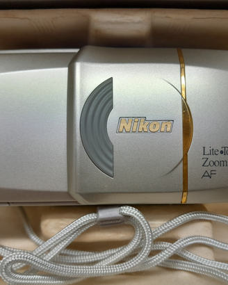 Macchina fotografica a pellicola 24×36