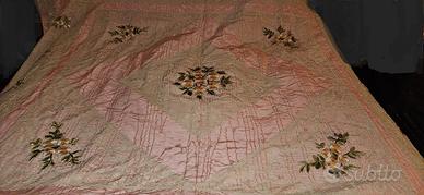 Coperta d'antiquariato ricamata a mano
