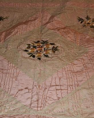 Coperta d'antiquariato ricamata a mano