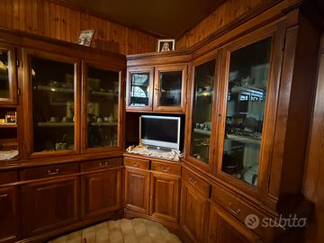 Sala da pranzo con tavolo e sedie anni 60/70