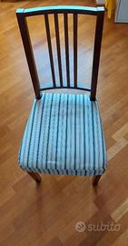 Sedia d'arredo in legno ciliegio con cuscino.