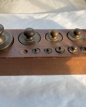 Pesi in ottone antichi