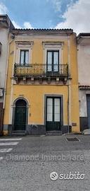 Palazzetto di 200 mq su due livelli a piedimonte