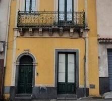 Palazzetto di 200 mq su due livelli a piedimonte